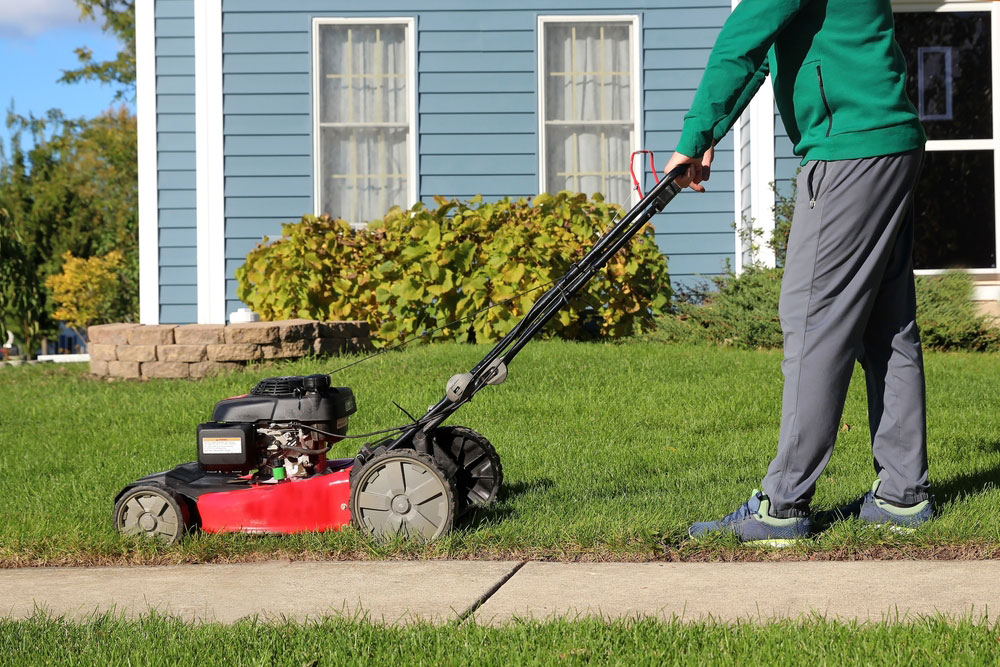 How-to-Mow-Your-Lawn-When-Temperatures-Drop